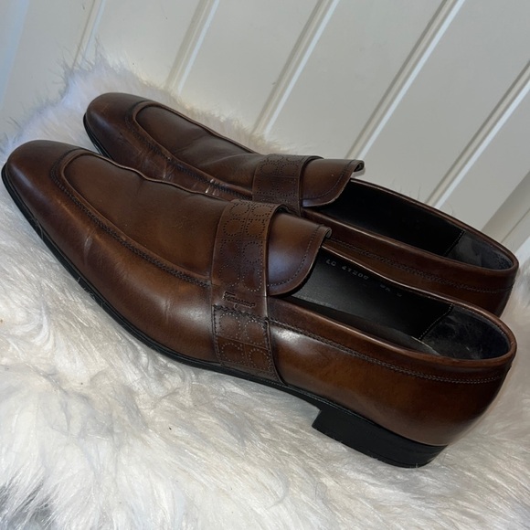 Salvatore Ferragamo Goliath Italian Leather brown Loafers perforated size 9.5D